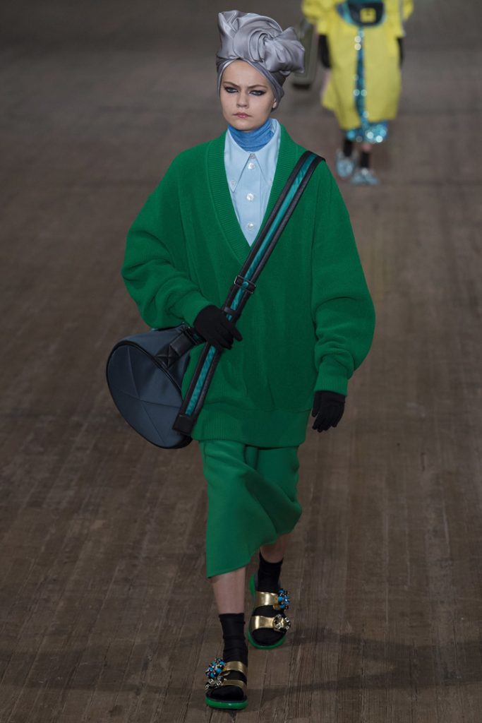 李宇春周冬雨黄渤,李宇春周冬雨礼服造型