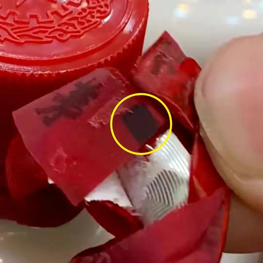 2013茅台飞天53度怎么辨别真假,2022年飞天茅台真假瓶盖鉴别