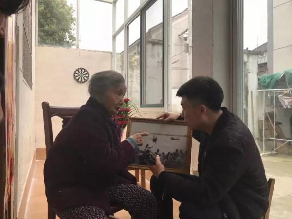 70年前，宝应“大辫子姑娘”留下一张背影照，载进人民海军的历史