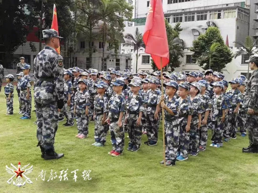 军嫂眼中的他是啥样子,一名军嫂眼中的军娃