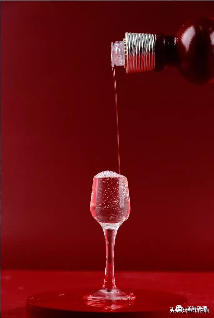 美人如玉，永恒的琼浆｜茅台镇专产琼浆玉液，美女酒瓶宜收藏