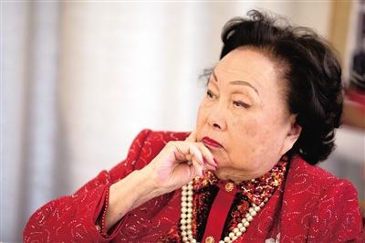 一位北京姑娘嫁大32岁美国人,辅佐8位美国总统:中国就是我的根