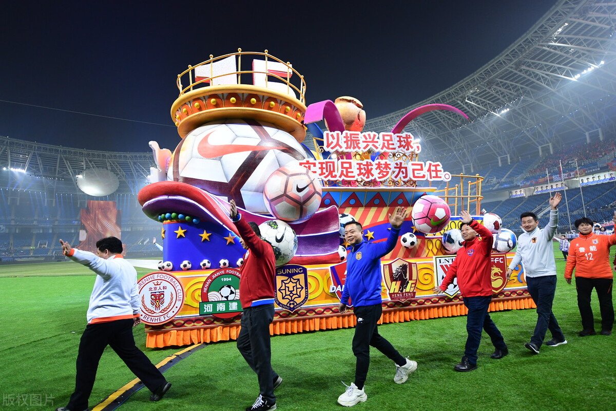 在国内运作一个足球俱乐部,在中国组建一支篮球队要多少钱