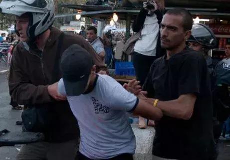 二胎家庭老二霸道怎么办,二胎已掌握了在家里的生存之道