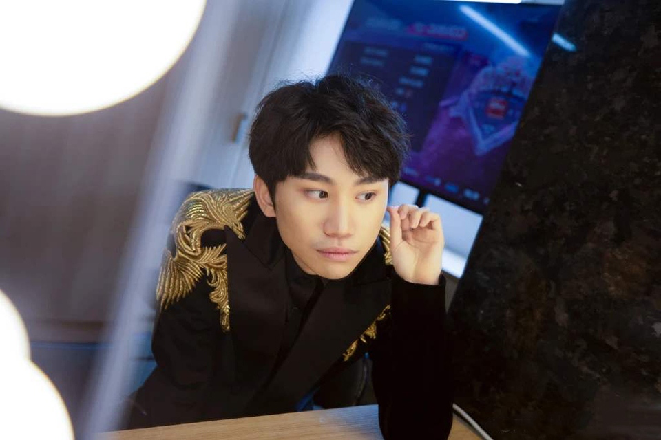 doinb吐槽教练泰坦石头人没有伤害,外网谈doinb石头人皮肤