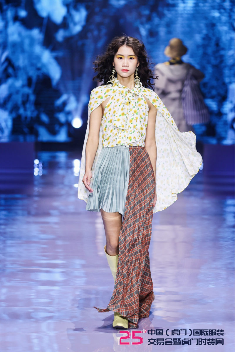 以纯2019夏季秀场,以纯女装2019发布会
