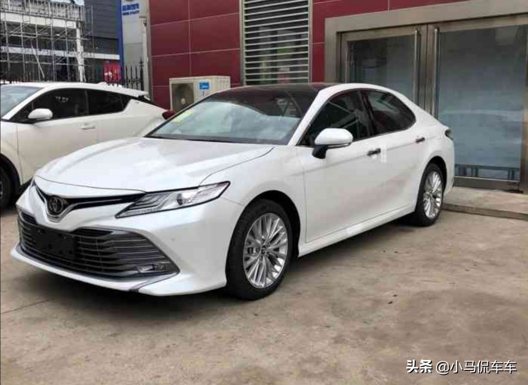 日产天籁跟丰田凯美瑞比油耗,凯美瑞2.0与天籁2.0哪个油耗低