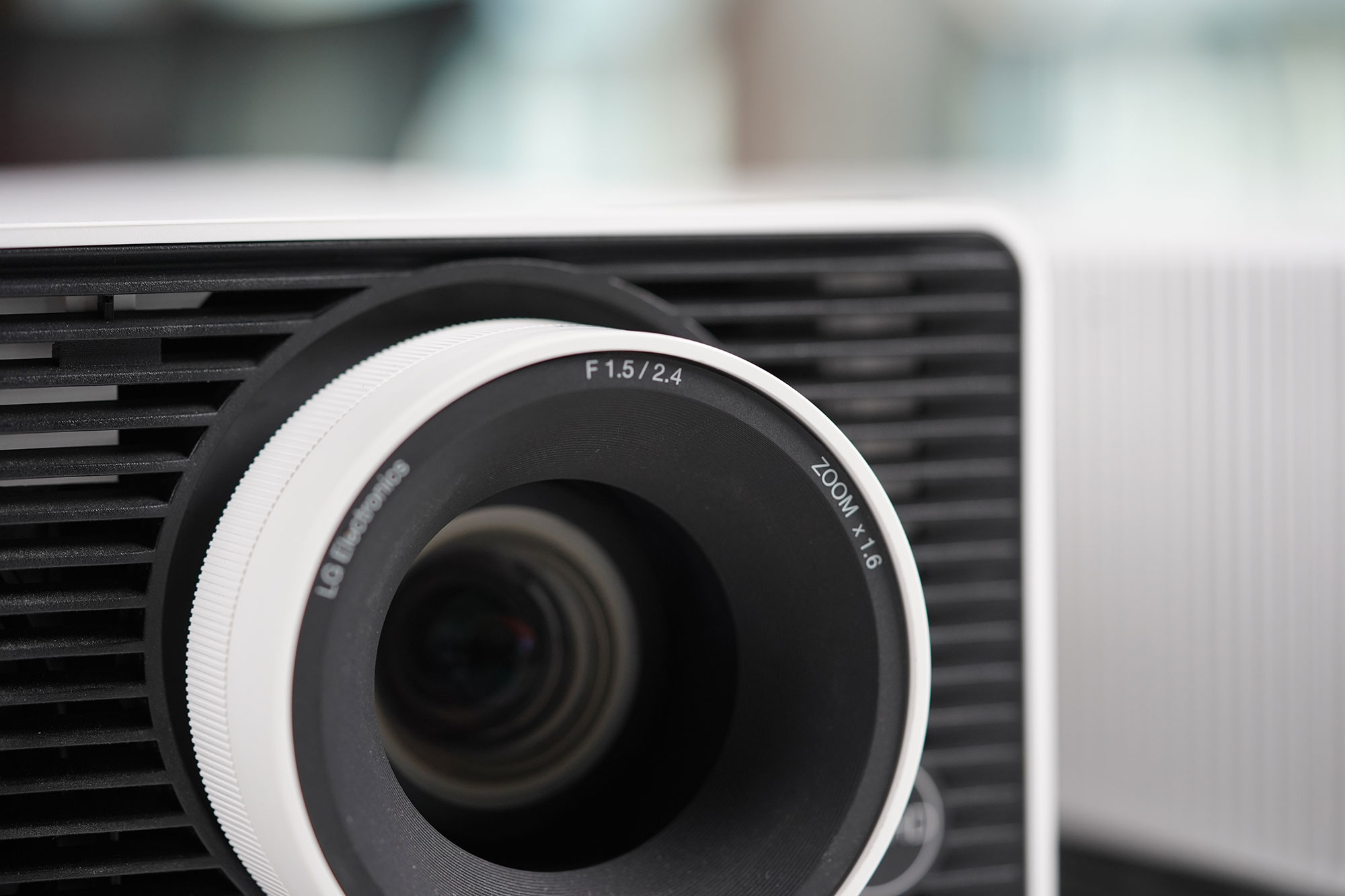 lg智能bu50高亮4k激光投影机,6500流明激光投影机