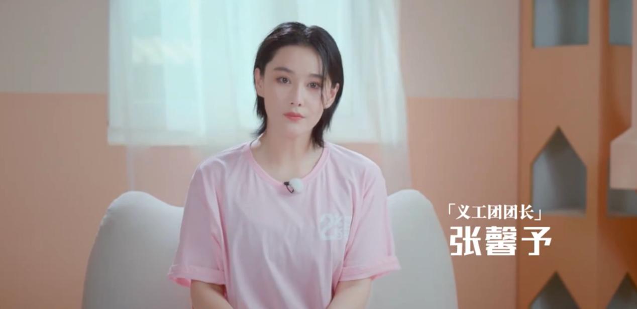 军嫂张馨予晒照，自曝练习主持到喉咙沙哑，狂吃药到皮肤过敏