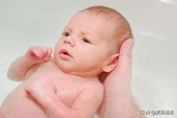 宝宝红屁屁洗屁屁方法,婴儿洗屁屁和洗脚有必要分开么