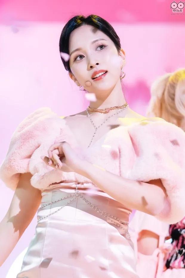 twice队内子瑜跟谁关系最好,跟mina关系最好的twice成员