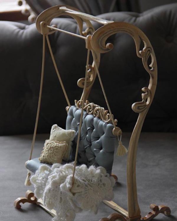 老爸酷爱芭比娃娃?微缩家具做到痴迷!