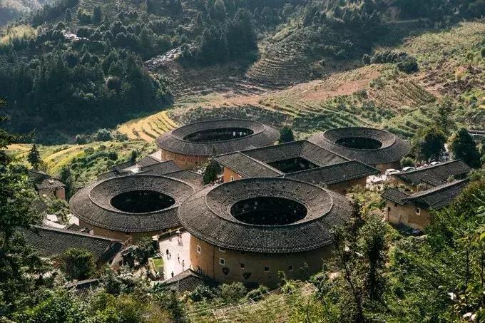 去漳州玩住厦门还是漳州,旅游去厦门还是去泉州