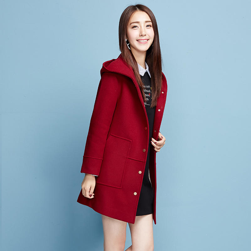 女生外套扣子在左边还是右边,女士大衣扣子在左边还是右边