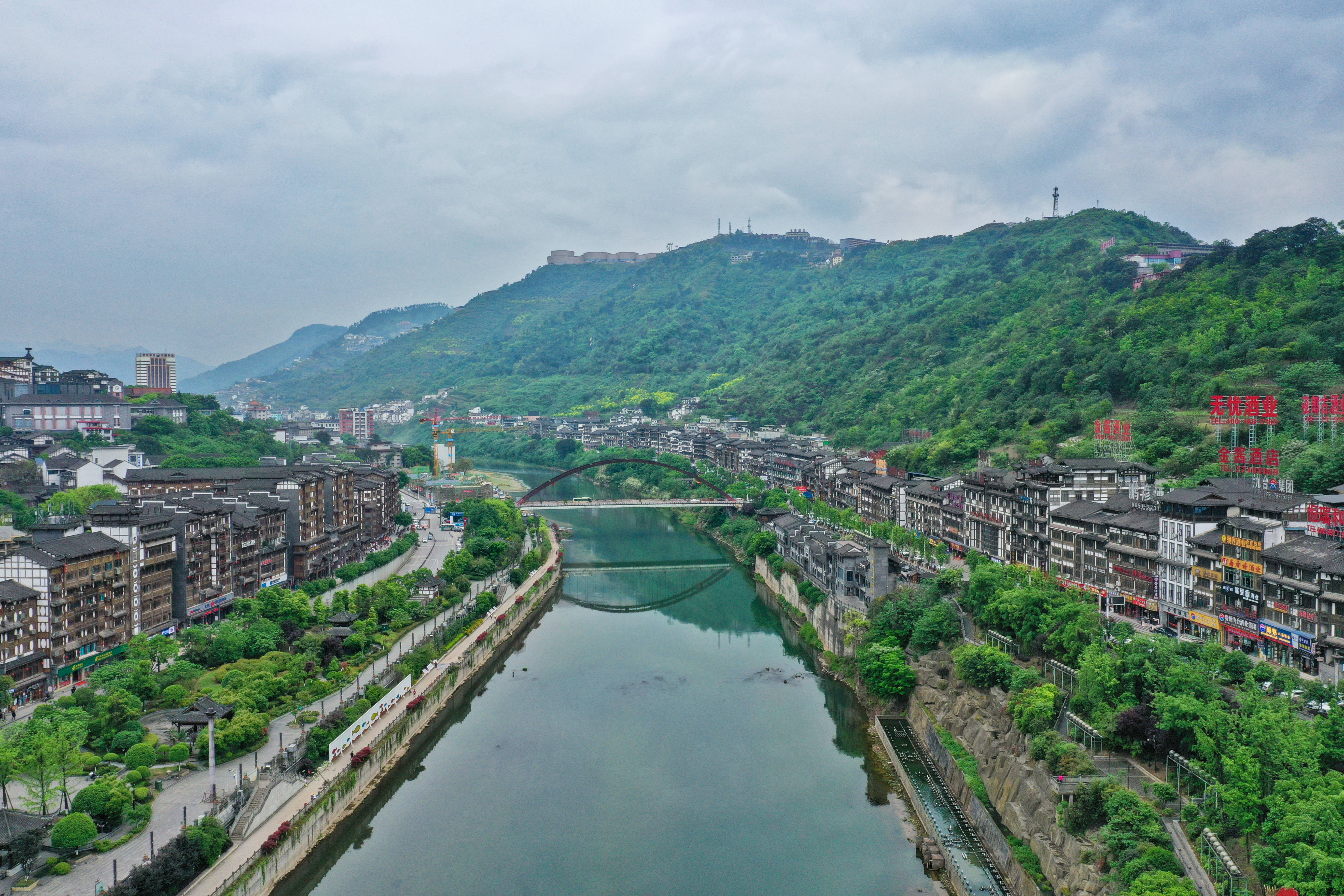 贵州黔东南千与千寻,茅台镇千与千寻