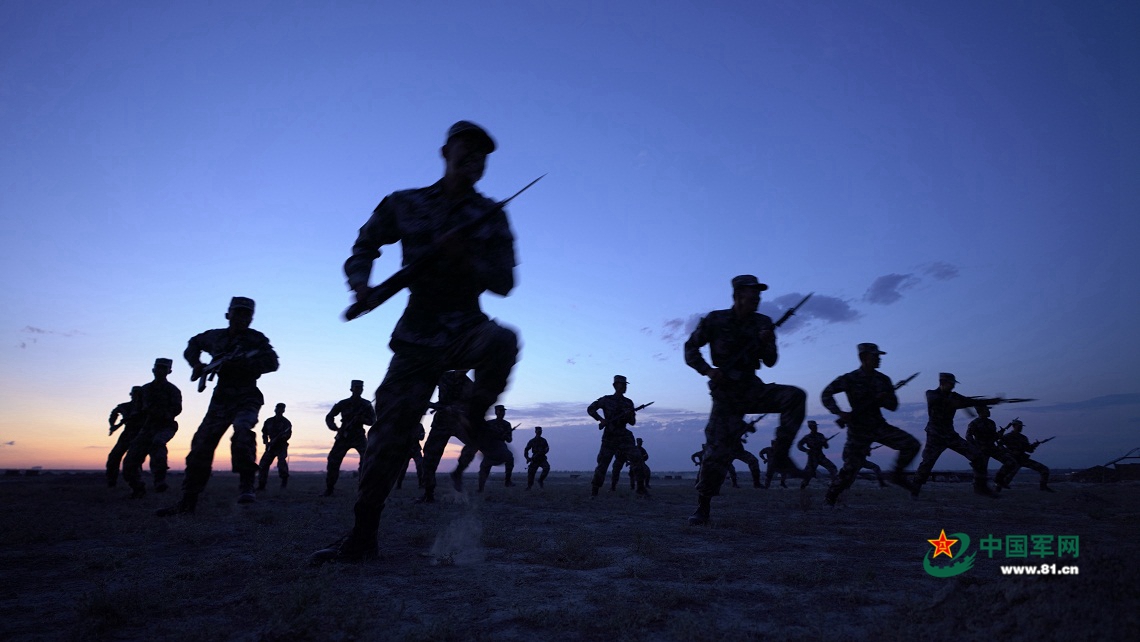 赞美军人的七句诗词,十首诗词带你领略军人浪漫与坚守