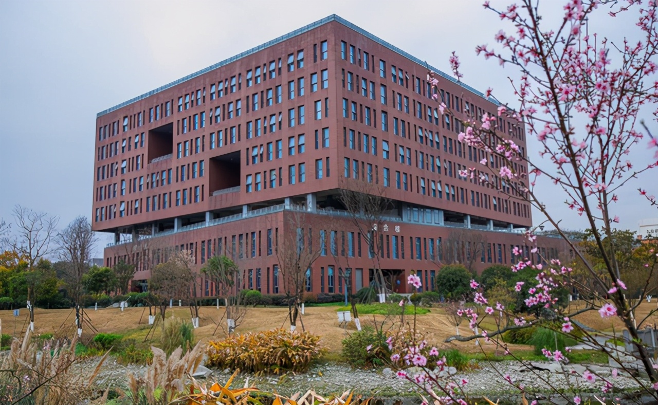 这所鼻祖级211大学，数度更名为“国字号”，优势专业全国第一