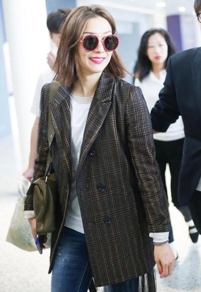 郑秀文红色豹纹西装,郑秀文的西装造型