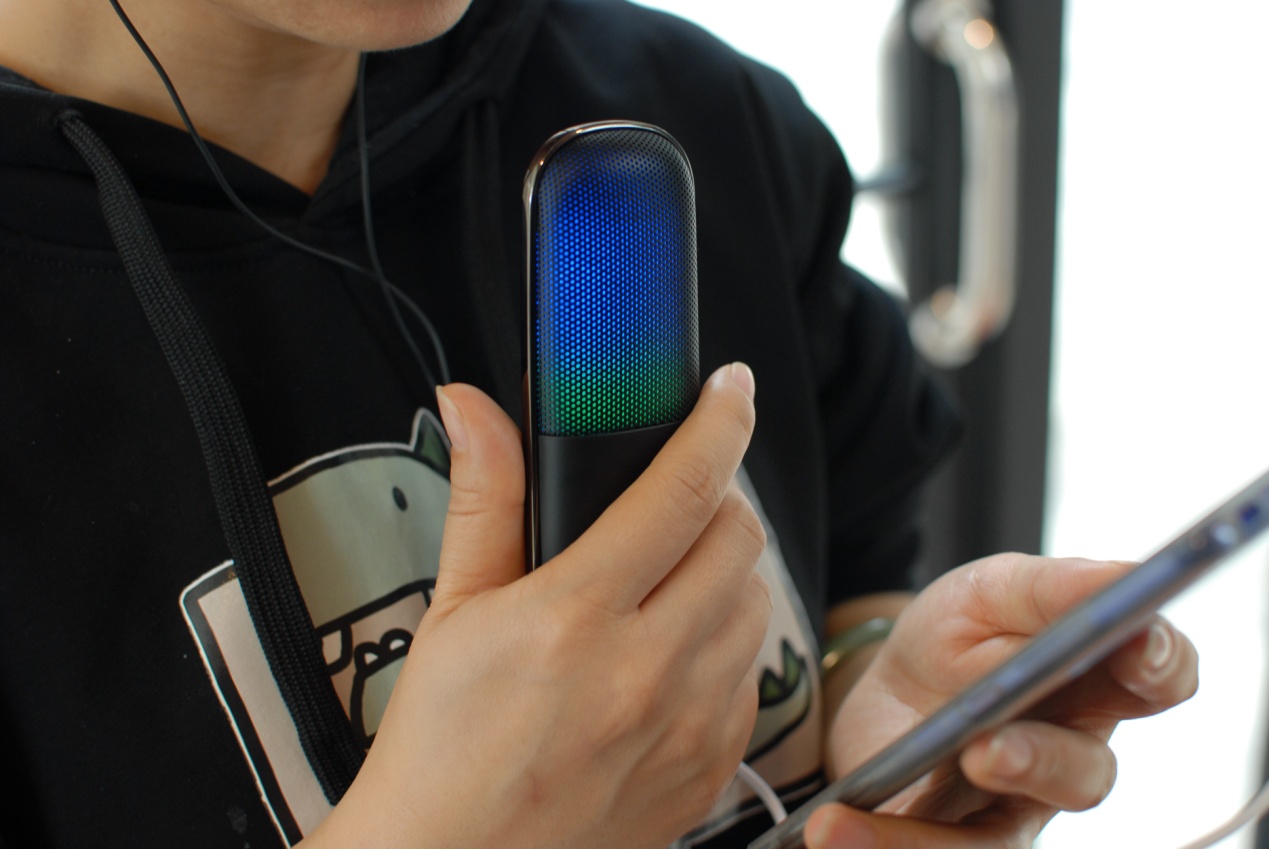 光由声动，开启炫酷的K歌新模式——发条植物园LED声动麦克风