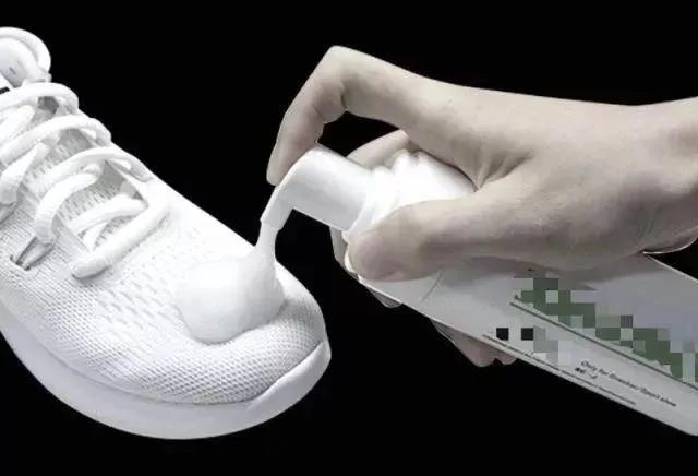 小白鞋去污摆脱暗黄,小黑鞋怎么清洗才干净