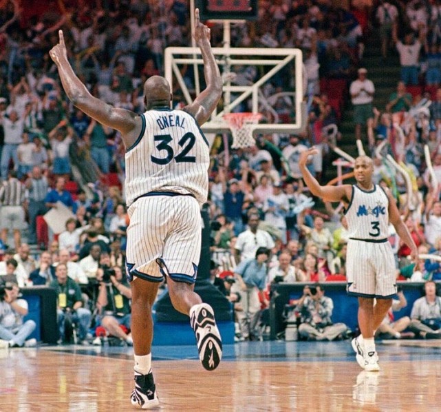 奥尼尔能砸坏现在的篮架吗,奥尼尔扣碎球框赔了午饭钱