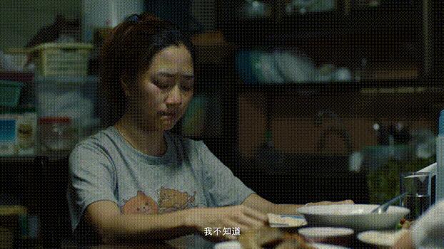 二胎妈妈崩溃就在一瞬间,35岁二胎妈妈崩溃大哭