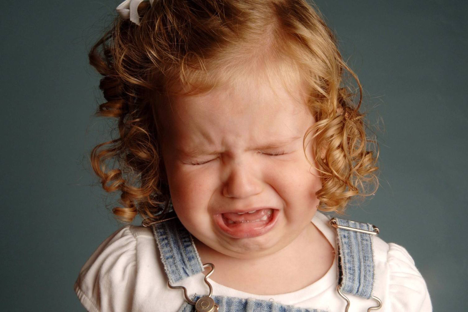 孩子犯错被打都不肯承认错误,孩子犯错误该如何批评