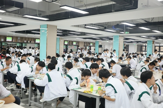 济南济钢高级中学兴隆校区食堂,济南济钢高级中学的食堂