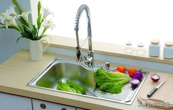 屋顶水槽堵了怎么疏通,厨房的水槽堵了怎么找师傅疏通