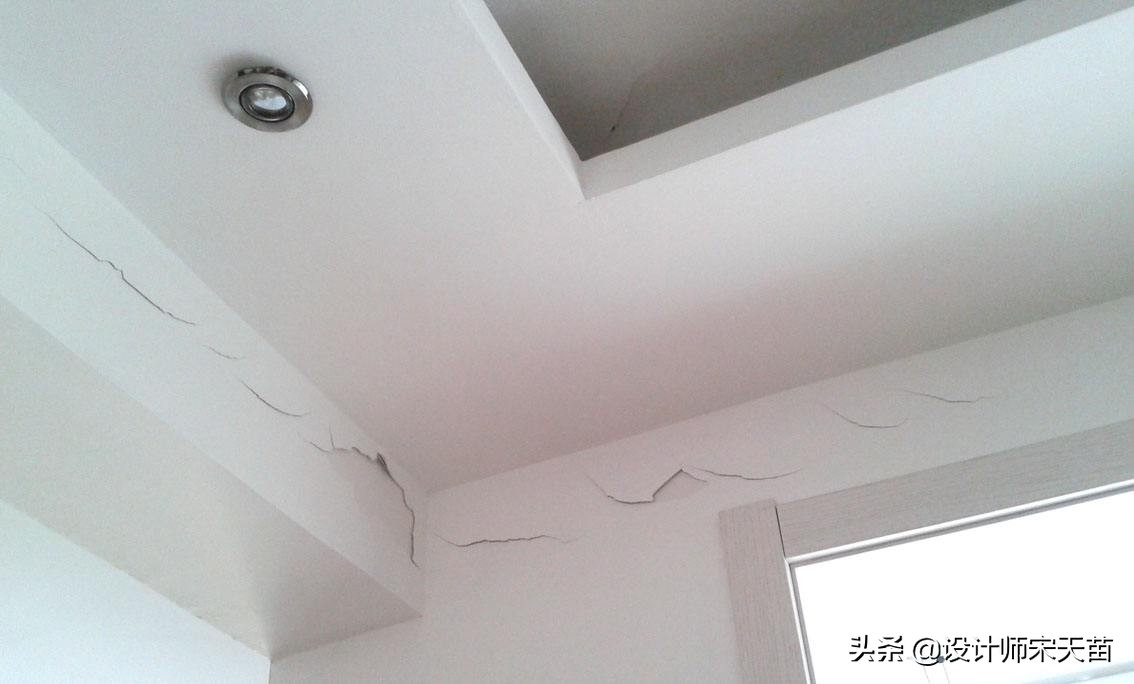 新房装修墙面防裂处理,墙面漆像蜘蛛网一样裂是什么原因
