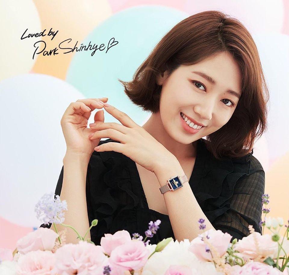 朴信惠同款冲锋衣,朴信惠同款手表