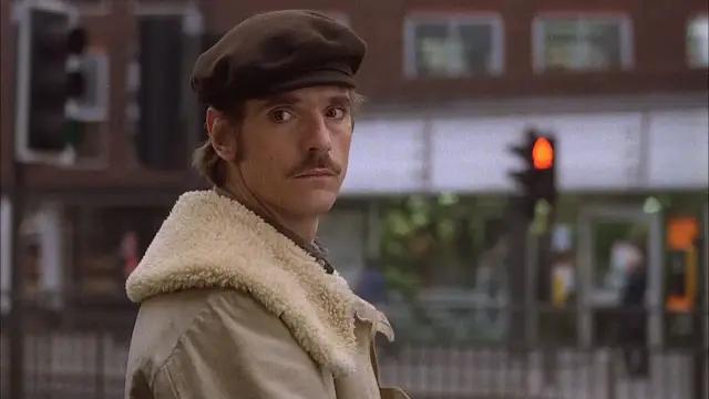 他是《洛丽塔》男主,畸形恋专业户,也是禁欲系不老男神