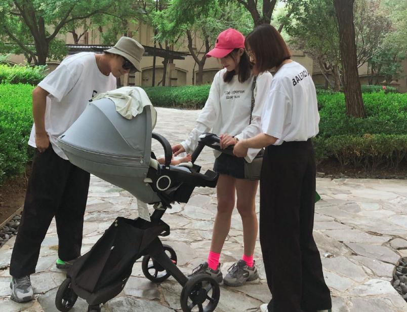 宝宝多大可以用坐立婴儿车,多大的宝宝可以坐起婴儿车