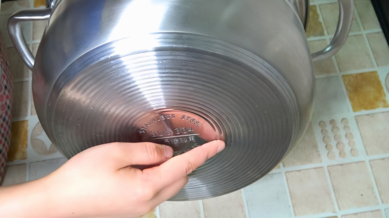 不粘锅涂层是否有毒如何鉴别,有不粘锅涂层的锅有毒吗