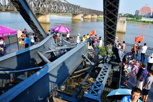 朝鲜游客来中国游玩,不用导游,嫌弃高铁太慢,打“飞的”来北京