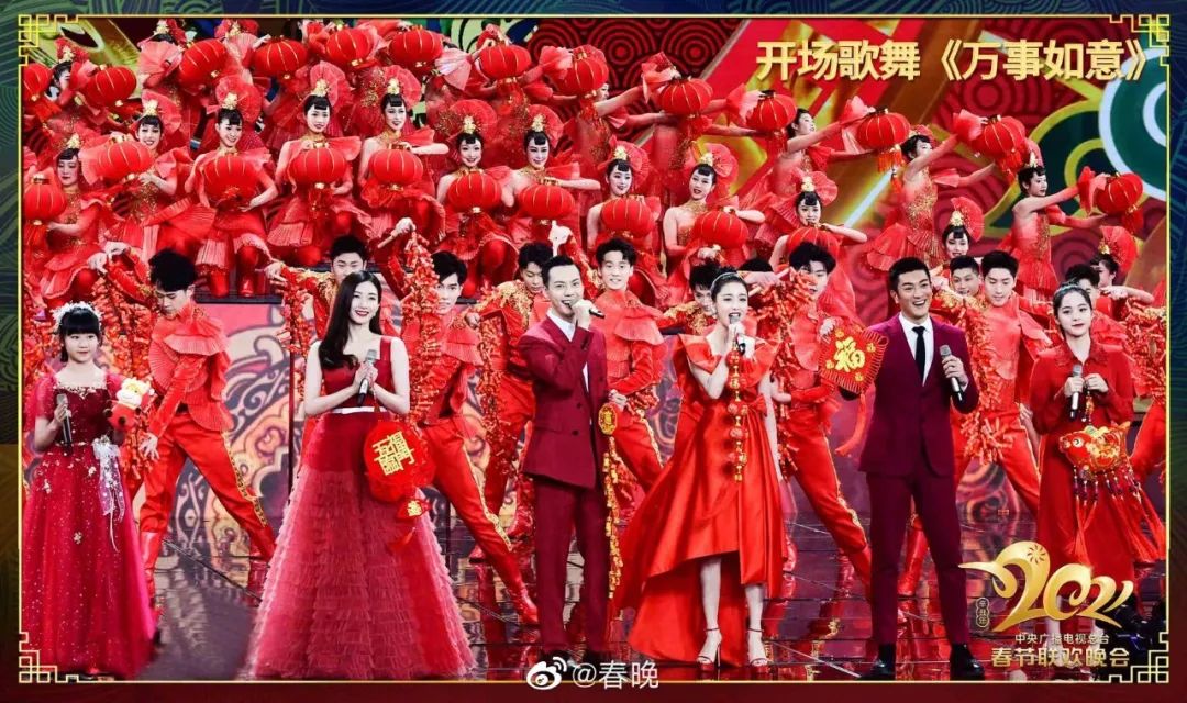 春晚时尚图鉴：热巴杨幂的红裙、王菲刷碗手套和董卿李思思的口红