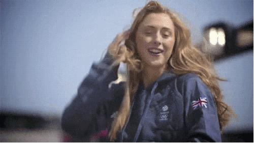 今年流行的新款卫衣怎么穿,复古西装里穿什么卫衣