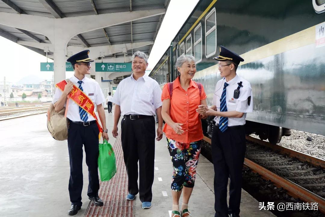 新时代·成铁榜样|曹旭东：旅客心中的“招工列车长”