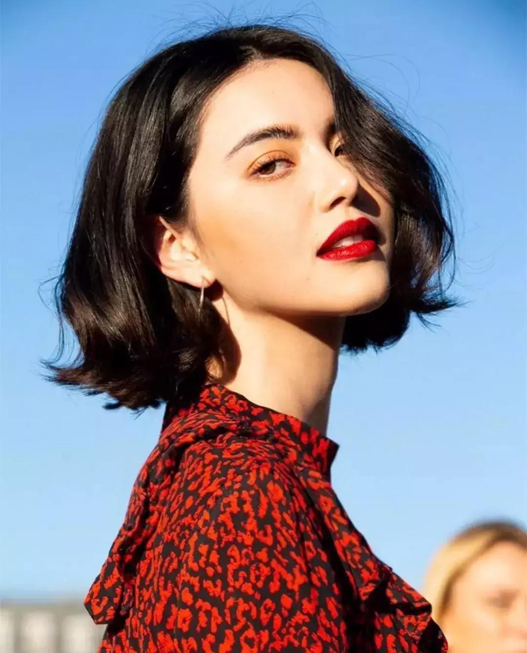 短发卷发怎么打理好看,不用打理又好看的短发