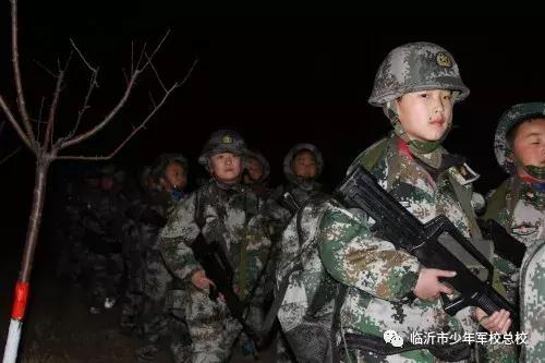 少儿军事夏令营暑假班,军事夏令营助力孩子们实现蜕变