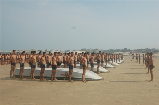 单个军人跑步动作要领归纳,特种兵跑步训练真实视频