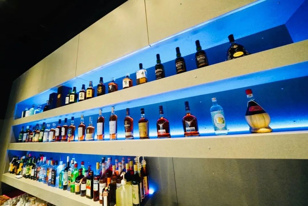 牛年扭蛋机、5折买明星同款、年味美食买一赠一，新春焕新颜