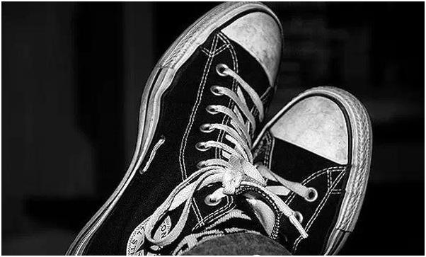 匡威上面的两个孔怎么用,所有匡威侧面都有两个孔吗