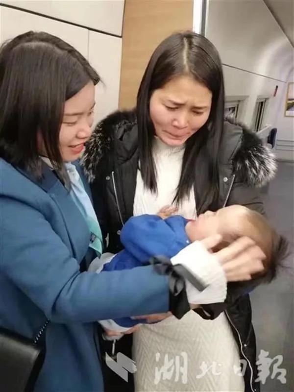 高铁上1岁孩子哭闹,高铁上一岁小孩哭闹