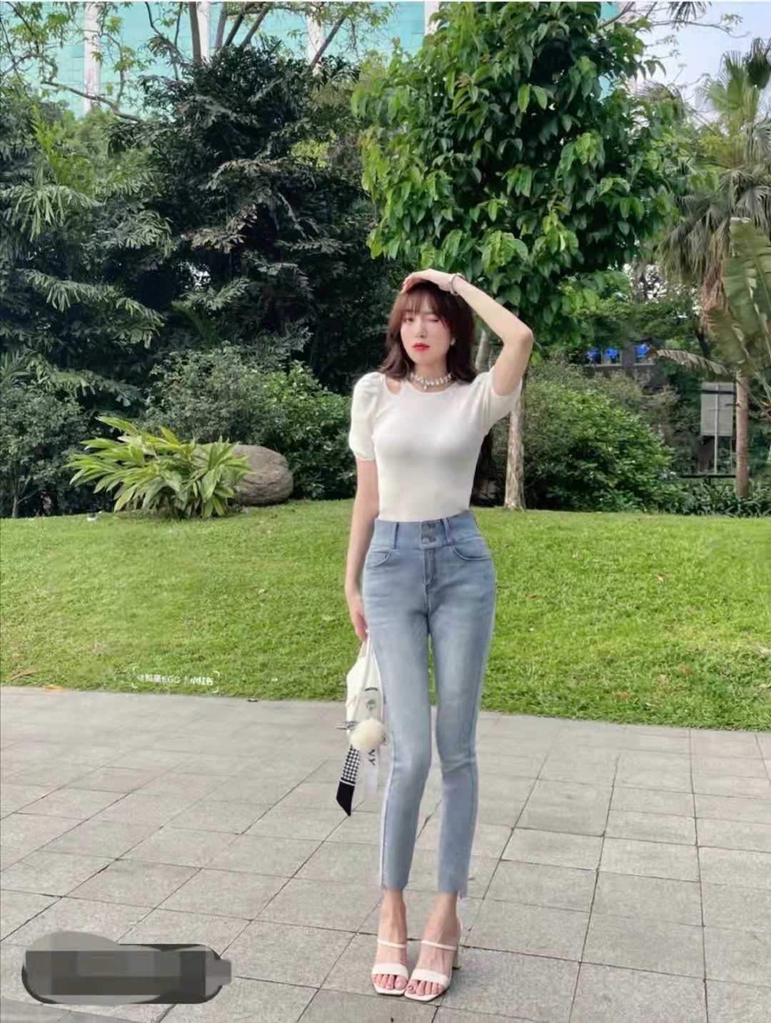 今年冬季流行的牛仔裤款式,今年流行什么样的牛仔裤男款