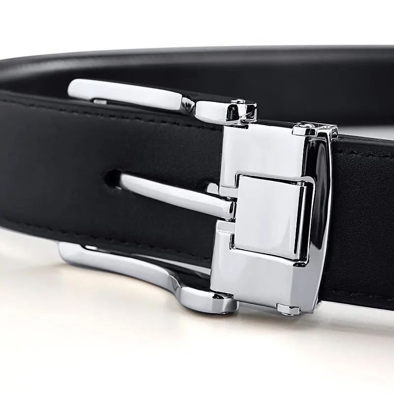 孩子不听话爸爸拿皮带抽,男孩小时候挨父亲皮带抽