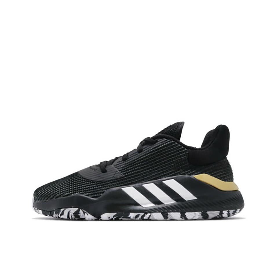 利拉德8新配色发布,利拉德8代适合扁平足吗