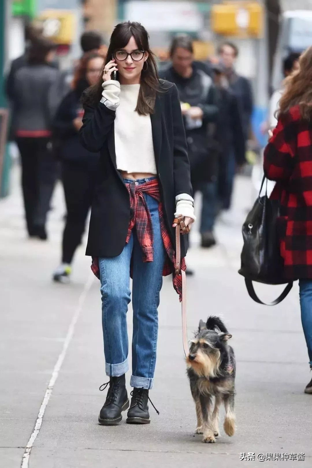 好看的马丁靴穿搭推荐 (30套秋冬马丁靴搭配图片大全)