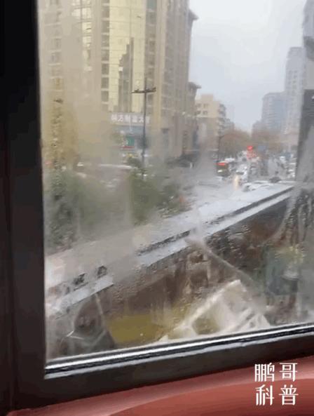 双层门窗玻璃透气起雾怎么办,门窗玻璃起雾是什么原理