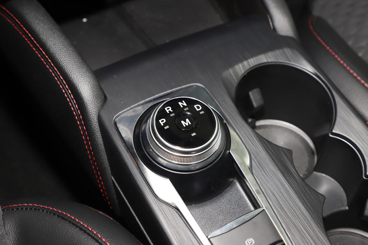 延续巅峰新一代福克斯亮点分析,福克斯弯道之王